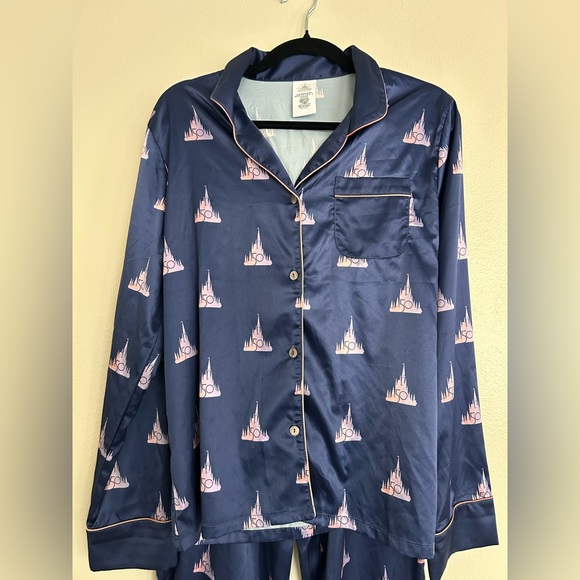 Disney World 50th Anniversary Women’s Satin Pajamas Set Sz M Castle Sleepwear - Picture 2 of 11